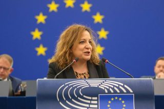 «Ο Τραμπ θα εκμεταλλευτεί κάθε σημάδι αδυναμίας για να κλιμακώσει τον εμπορικό πόλεμο», τονίζει η Ιράτσε Γκαρσία, πρόεδρος των Σοσιαλιστών και Δημοκρατών (S&D)